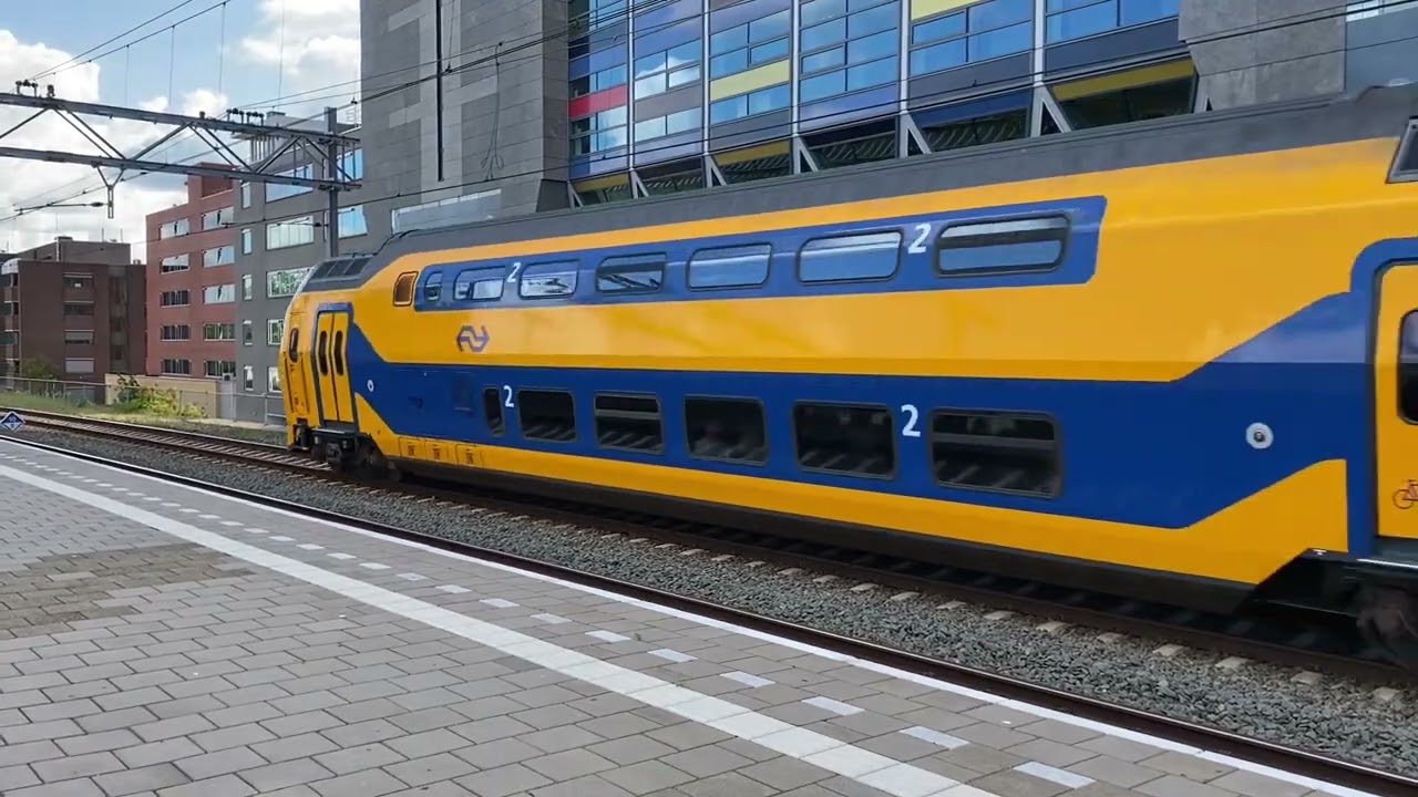 Treinen op Station Leiden Centraal 2022