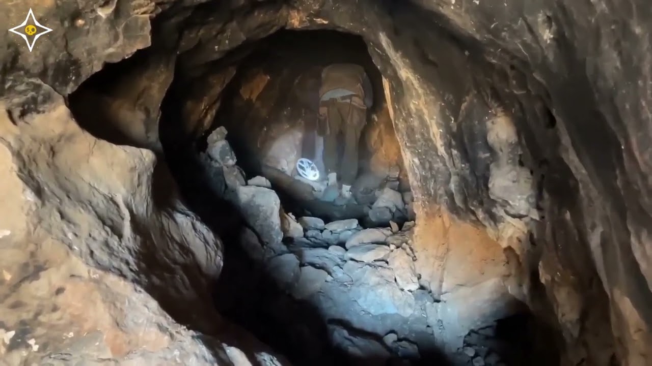 We opened a rocky door and found a large treasure chest using a detector