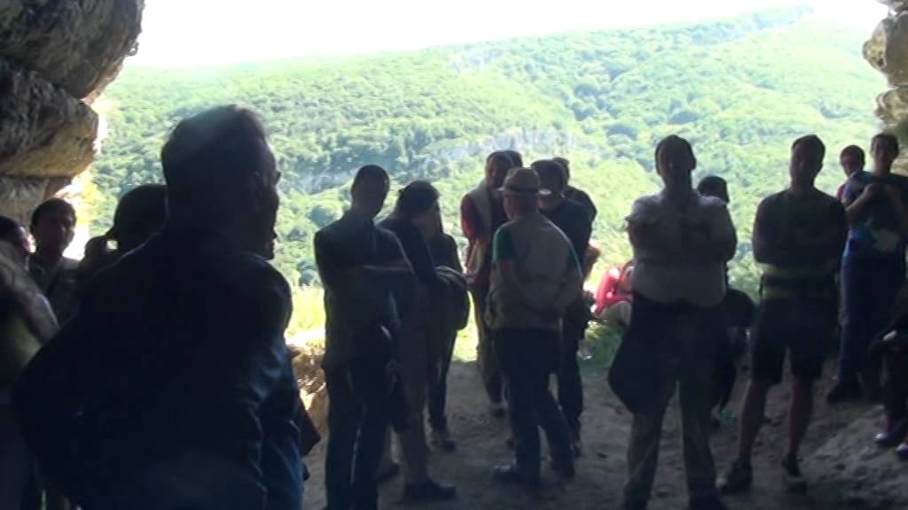 Николай Сираков в пещера Козарника е открит най древният човек в Европа   откъси
