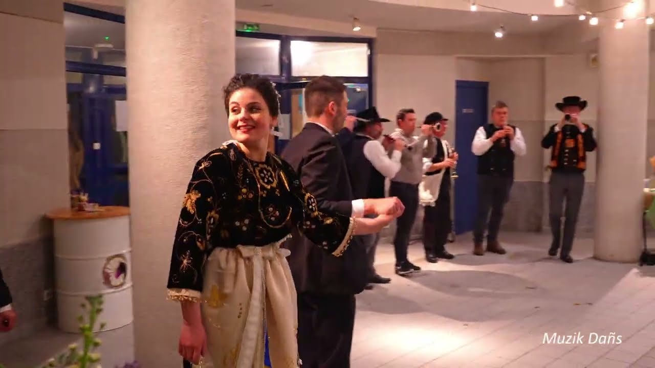Danse bretonne : gavotte du Cap-Sizun en l'honneur de la Reine Léna Kersual (Poullan-Sur-Mer, 2026)