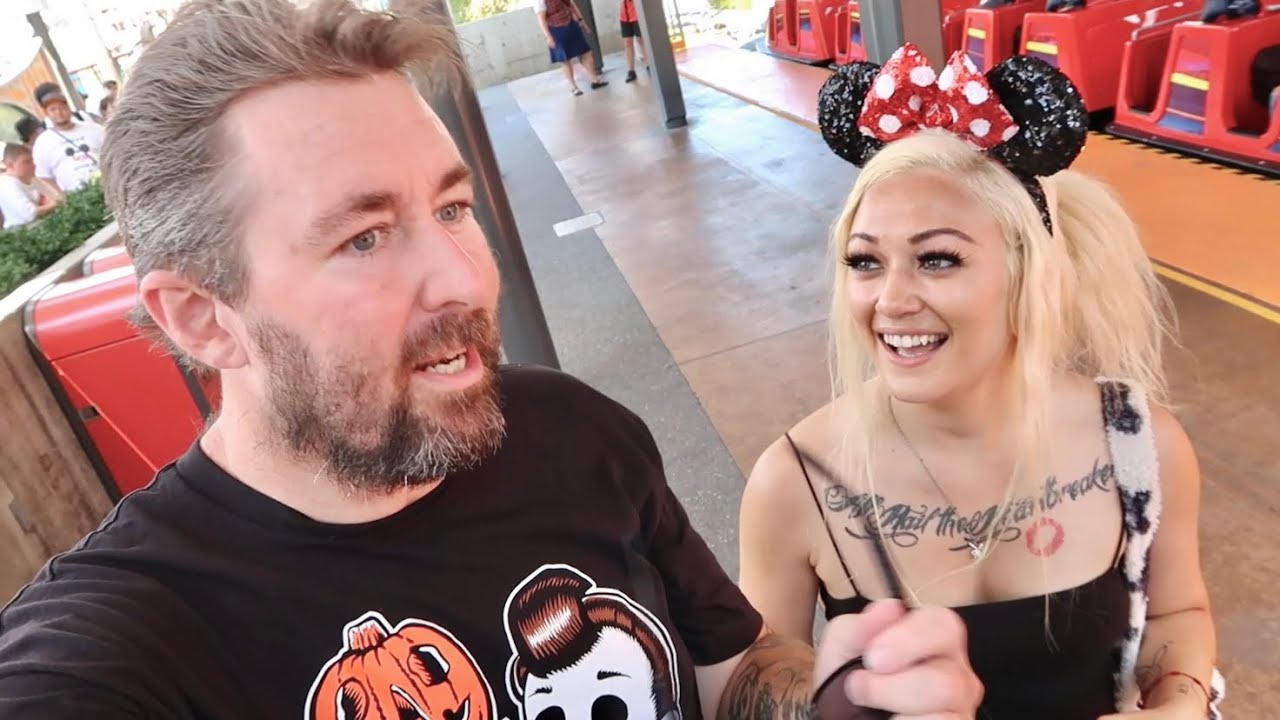 My Return To Disneyland - Renewing My Annual Pass / Halloween Time Crowds & Small World Breakdown