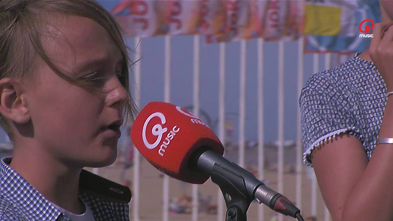Q-Beach Live: Leeloo en Nalu - Four Five Seconds (Live bij Q)