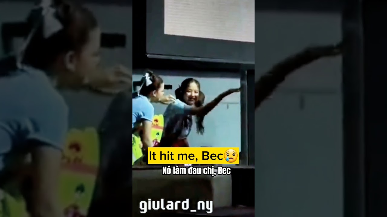 (Freenbecky) Freen hit her head in Nam concert #freenbeck #beckyfreen #srchafreen #beckyarmstrong