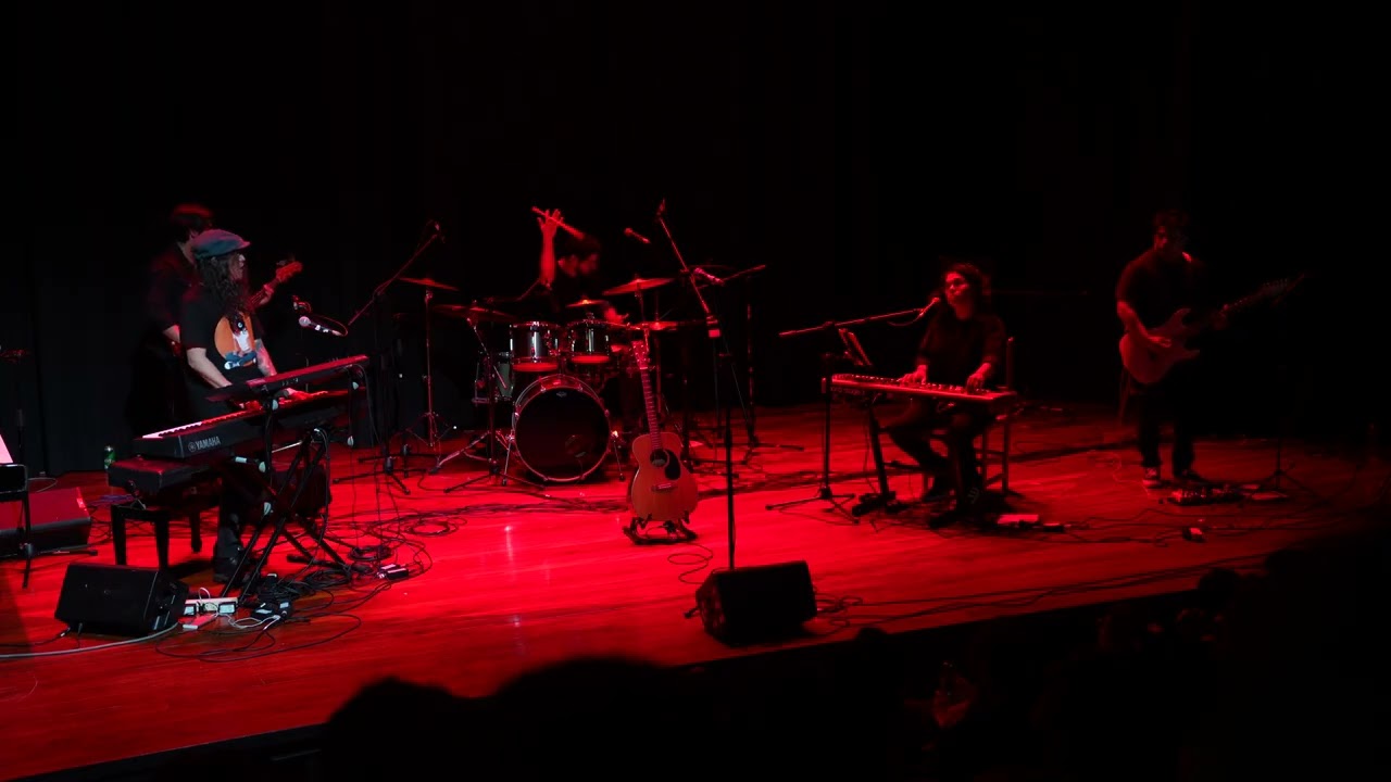 Ale Iturrizaga canta Charly Garcia en vivo - Auditorio Julio Ramón Ribeyro (Parte 3)