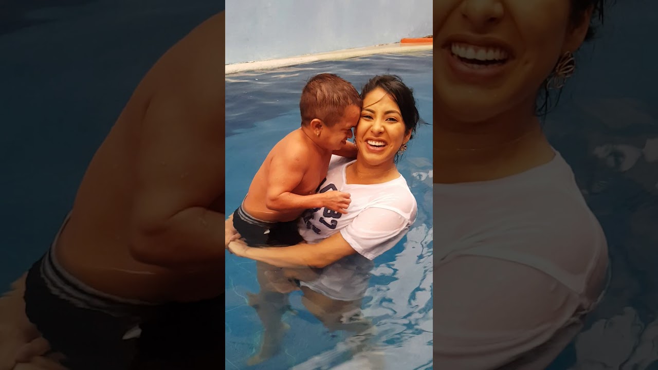 En la piscina con mi esposo jorgito