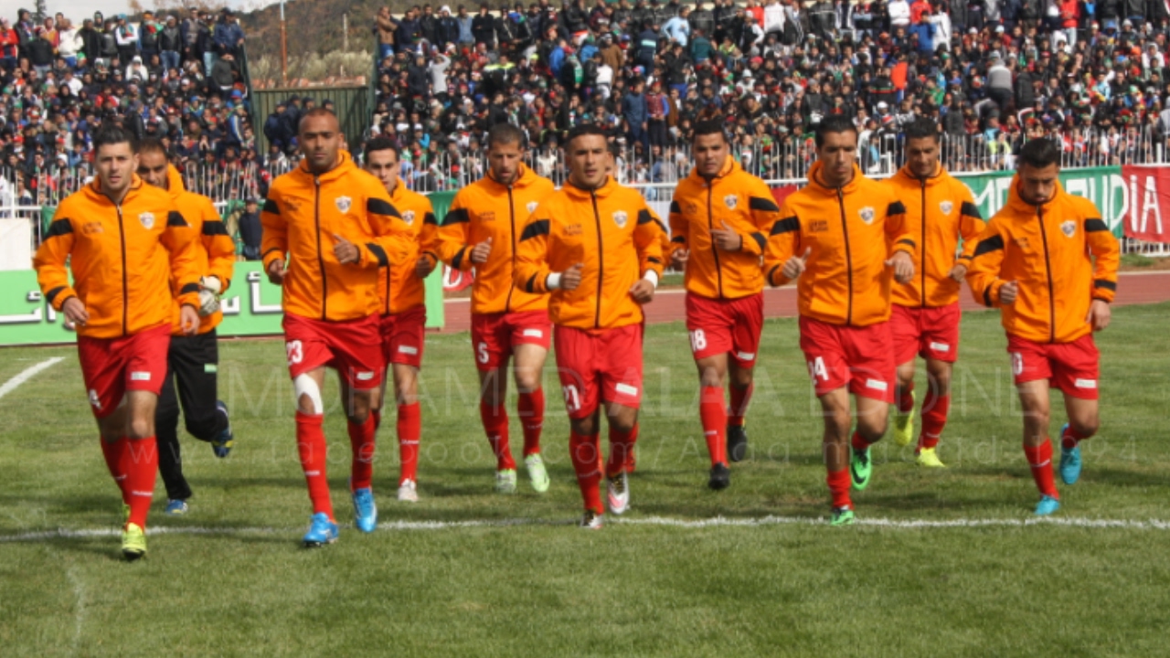 الاجواء التي صنعها انصار امل غريس ضد اولمبي واد الفضة. Les supporteur de ARG Ghriss