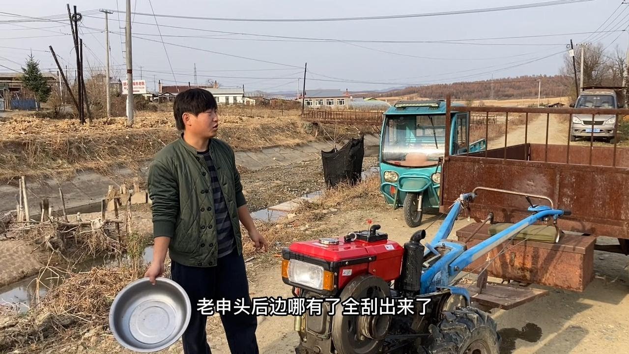 中朝边境农村，为羊准备过冬储粮，开拖拉机去地里拉一车豆该【东北鸭蛋说白了】