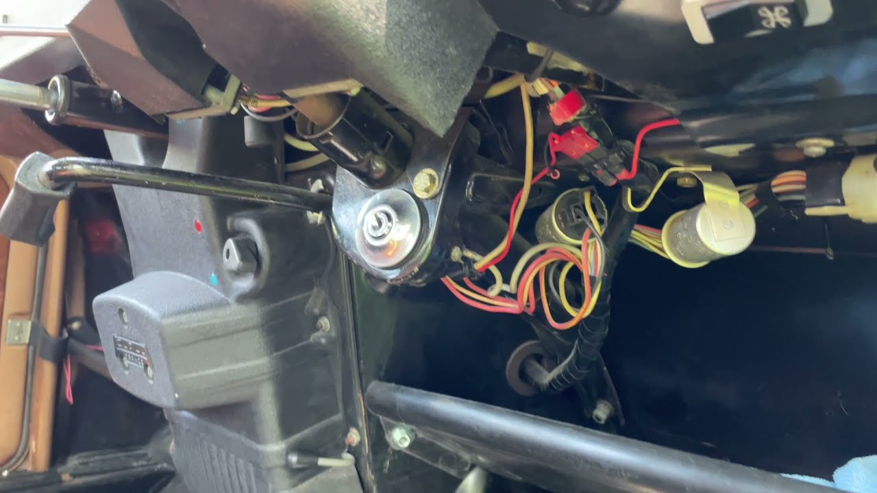 1977 Renault 4 TL   Interior Review