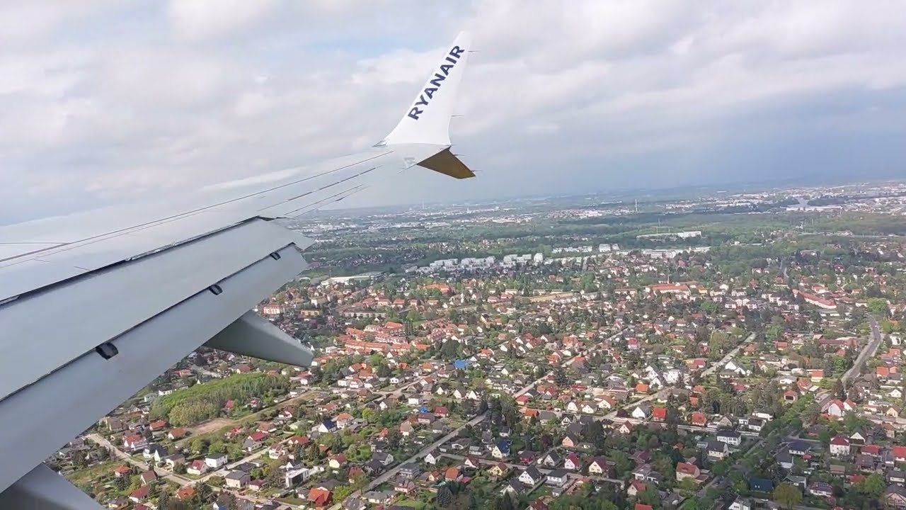 Landing in Berlin, Germany / Berlin Brandenburg Airport / Landung am Flughafen Berlin Brandenburg