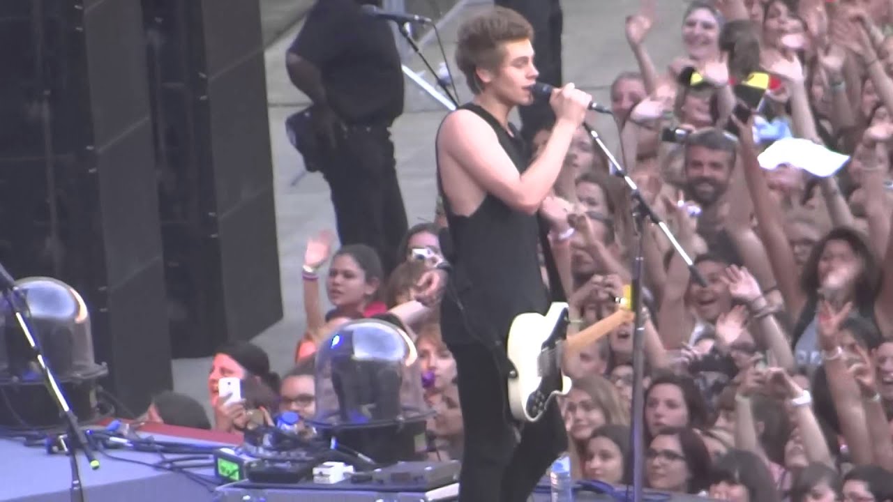 Amnesia - 5 Seconds Of Summer @ Paris