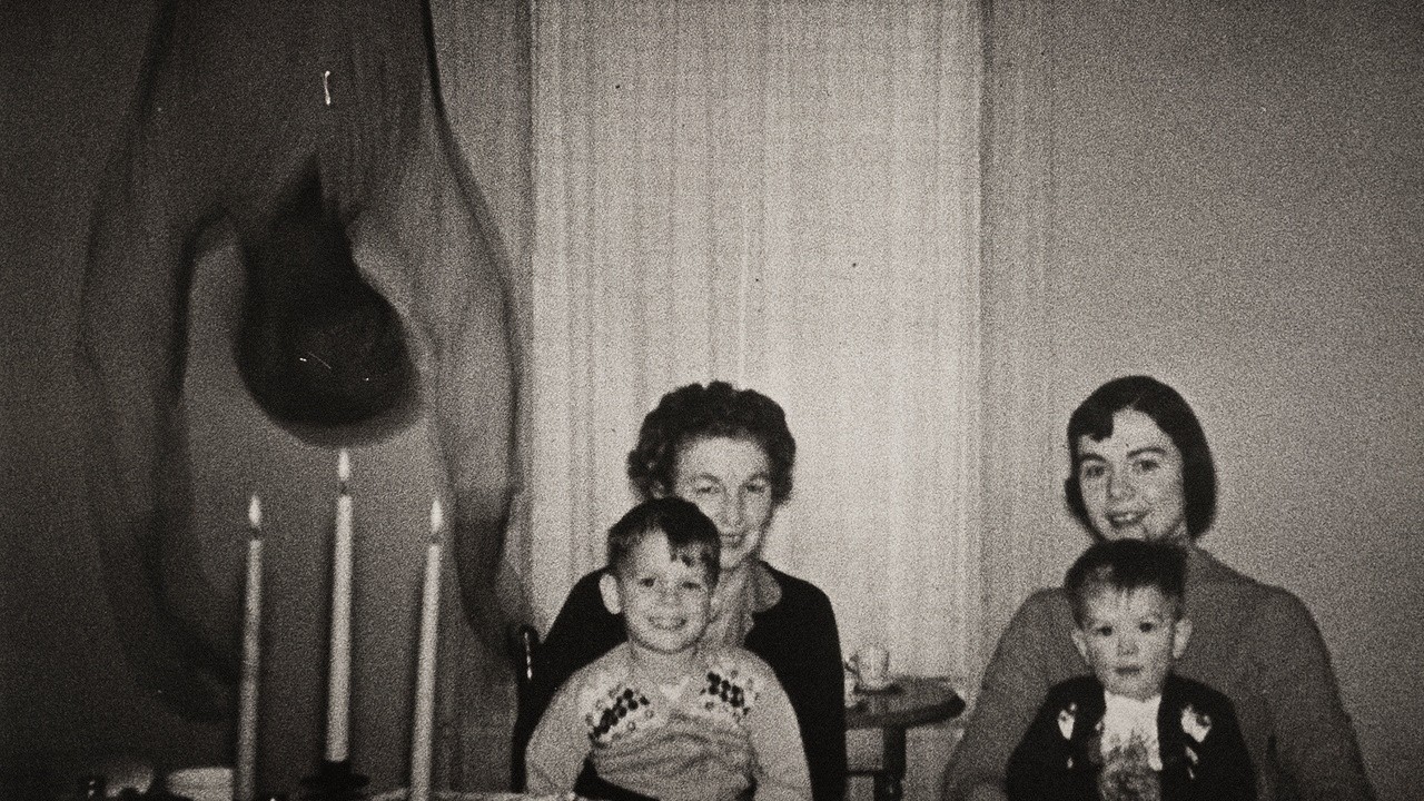 The Story Behind This Perfectly Normal Photo
