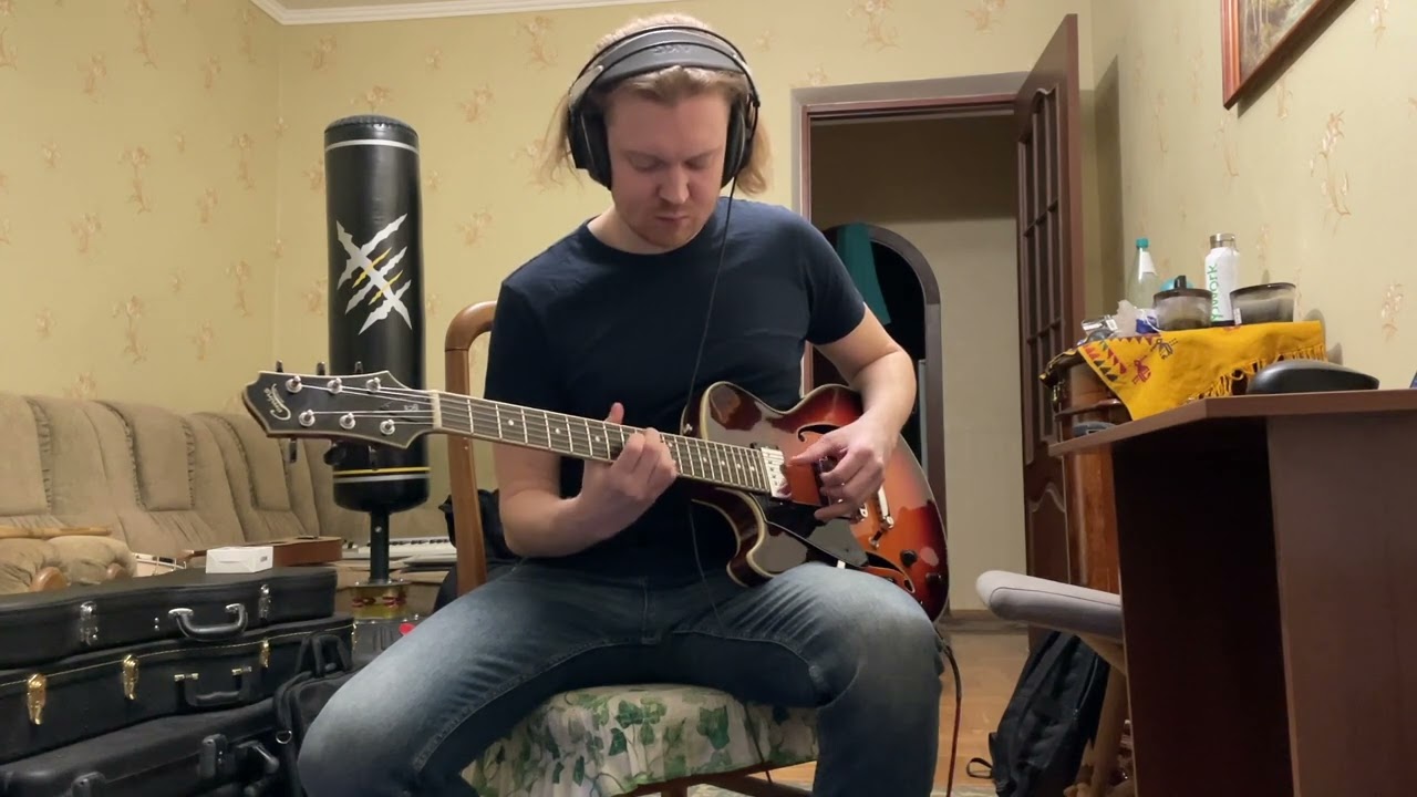 Jazz guitar noodling // checking out Comins GCS-1