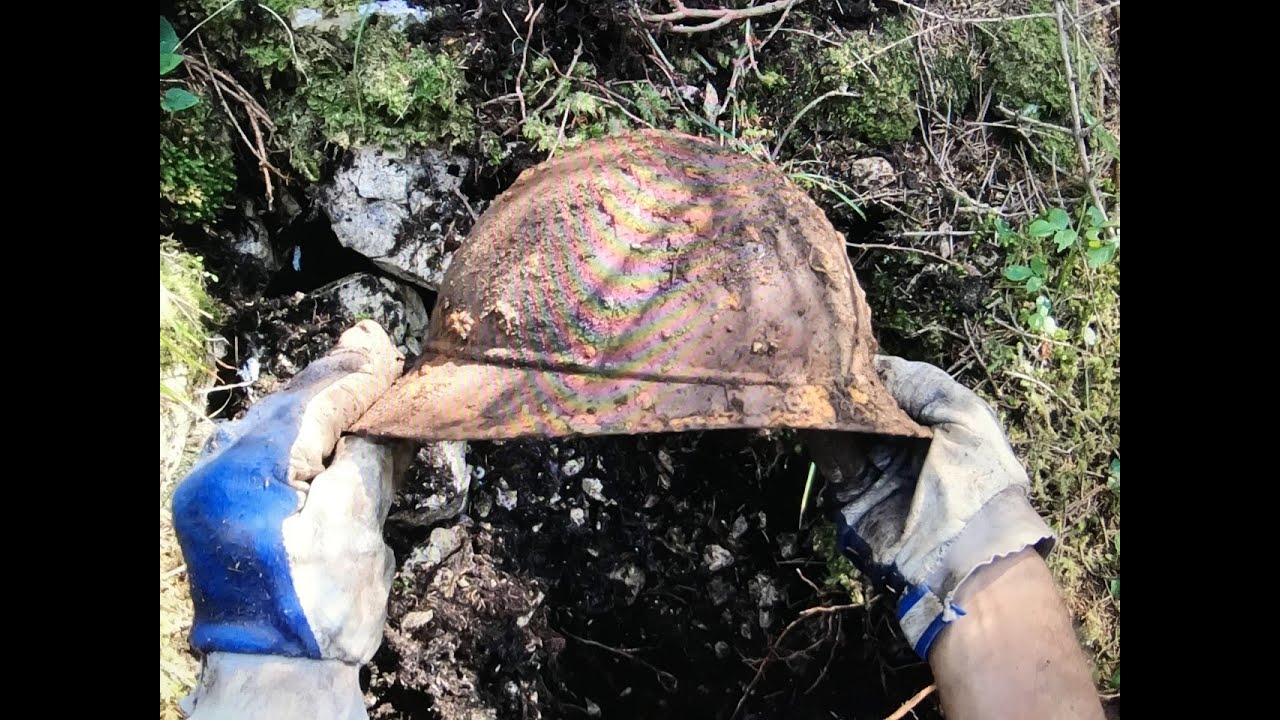 Metal detector on Italian trenches