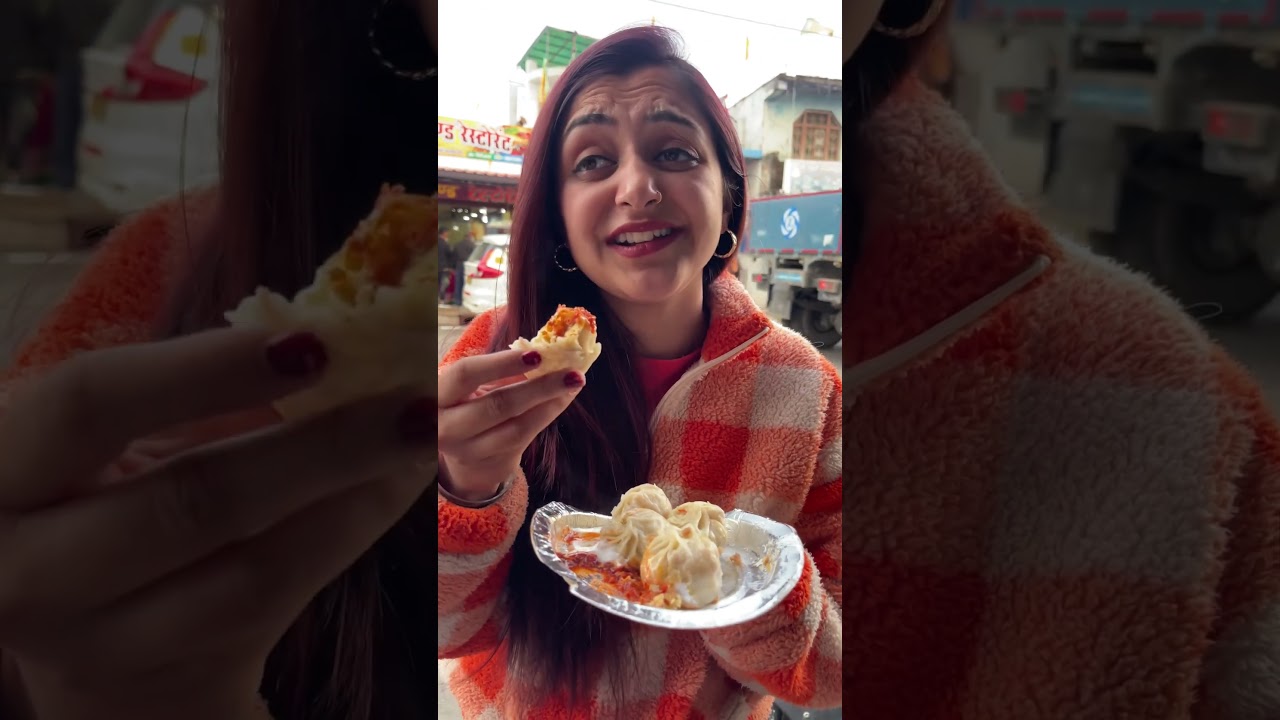 Teekhi mirchi Momo 🌶️🥟 Lover Girl 🤤❤️ #shorts #trendingshorts #foodlover #tasty #meghachaube