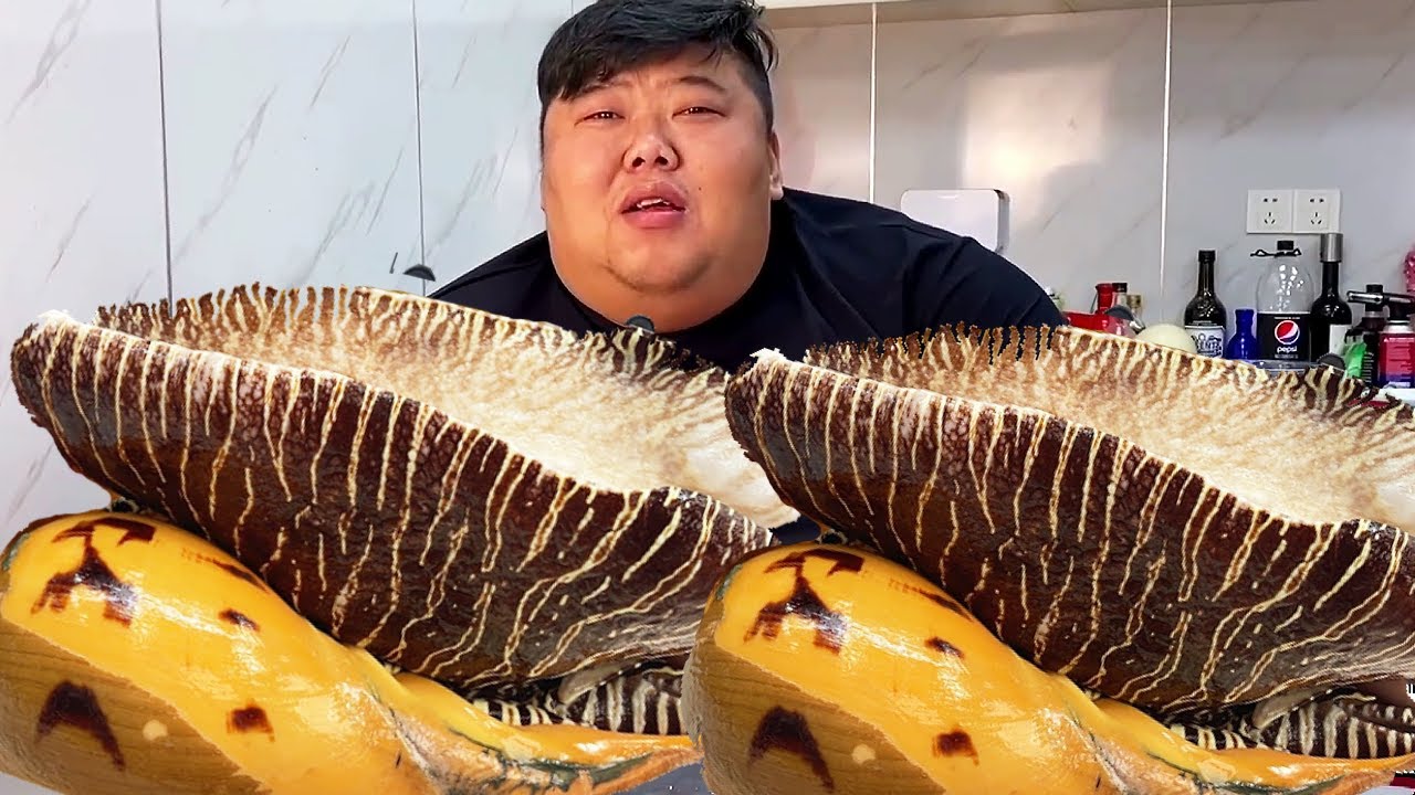 4斤多的椰子螺比脸还大，猴哥“爆炒螺肉”和刺身一起吃，兄弟俩吃的太香了！【胖猴仔】