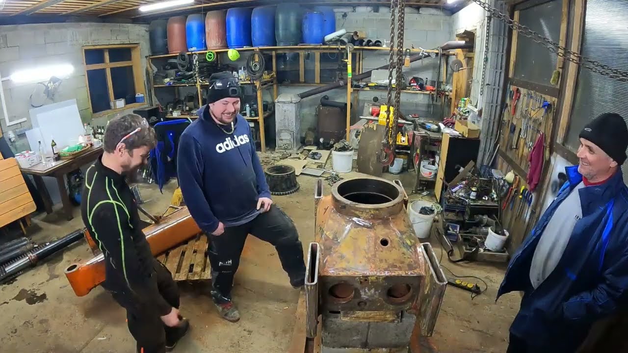 Rozobrali sme otoč a boli zobrať druhý obal na stlpicu. Príprava na striekanie.Syncrofalke 3t.
