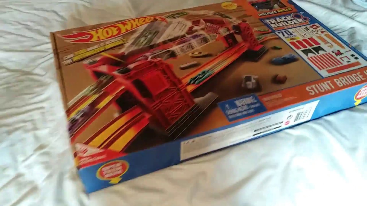 HotWheels unboxing, testing, and building the stunt bridge kit