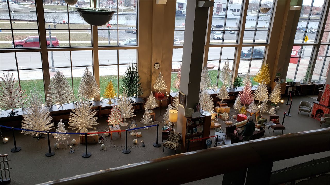 Hundreds of Aluminum Christmas Trees in One City and Their History
