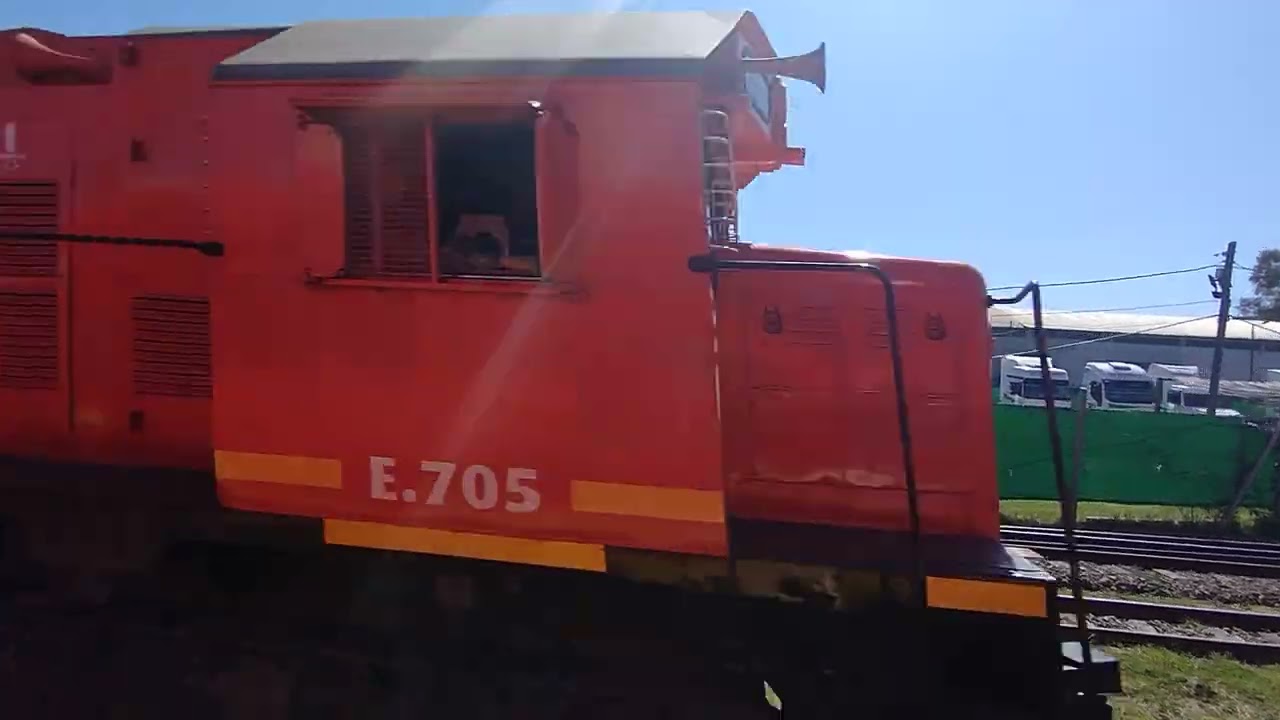 Salida de Estación Retiro Línea Belgrano en formación a Del Viso; vista de playa y Deposito Km1 LSM