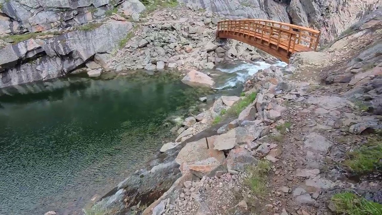 Rainbow Lake Hike via East Rosebud Trail | Beartooth Mountains MT