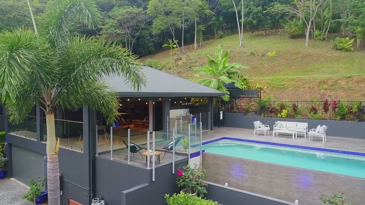 Contemporary Family Living in Redlynch Rise