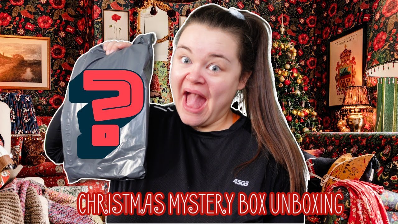 OPEN A CHRISTMAS MYSTERY BOX WITH ME.... IT'S DECEMBER BABYY