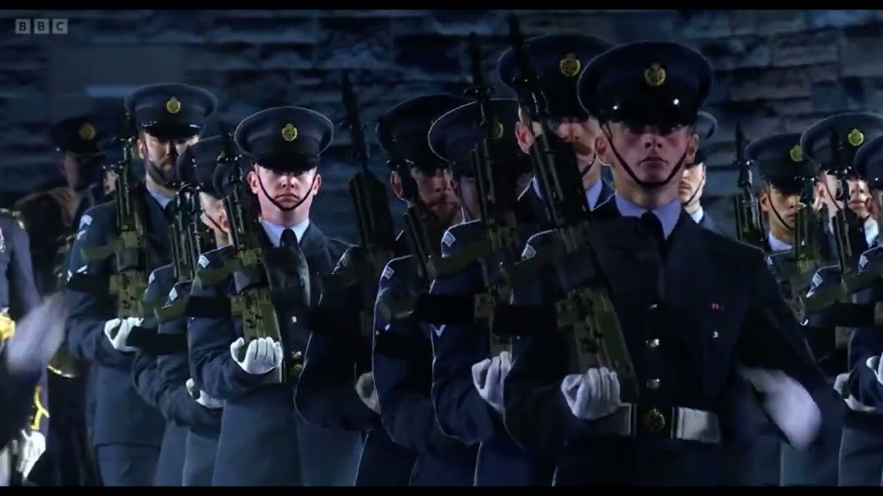 Royal Air Force&rsquo;s &ldquo;King's Colour Squadron&rdquo; playing and marching on the Battlefield 2 US theme.