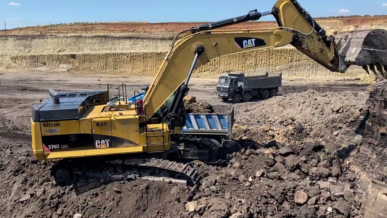 Caterpillar 374D Excavator Loading Trucks - Interkat SA