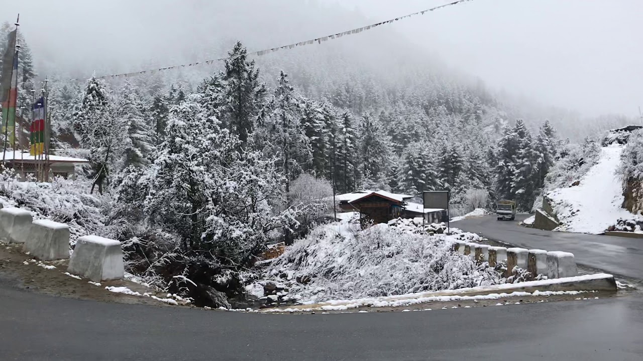 Bhutan-Dochula Pass 1/2