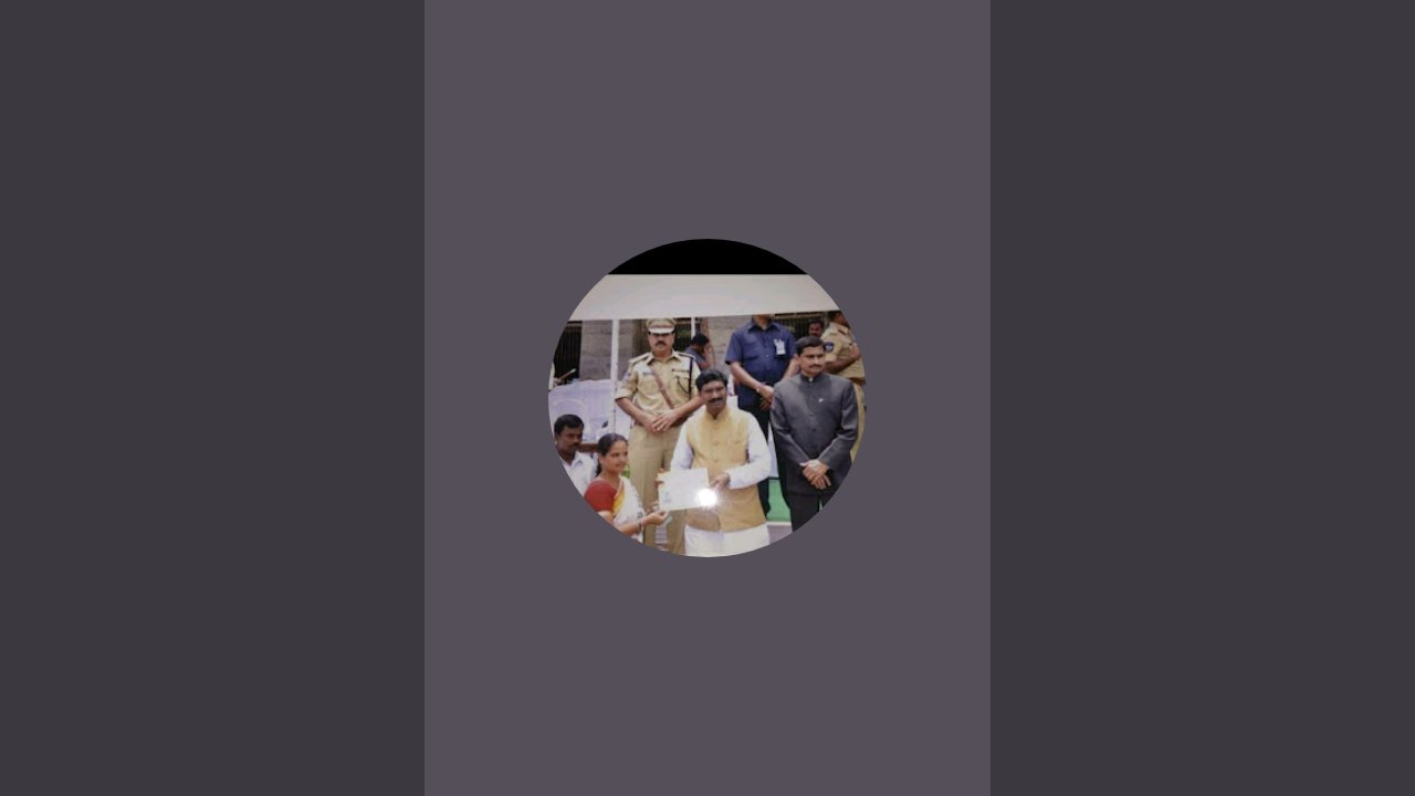 ఐఫోన్ ఉంది ఇంస్టాగ్రామ్ లో 1500 ఫాలోవర్స్ ఉంటే షైనీ కంపెనీ వాళ్ళు ఐదు రూపాయలకు టీ షర్టు ఇస్తున్నారు