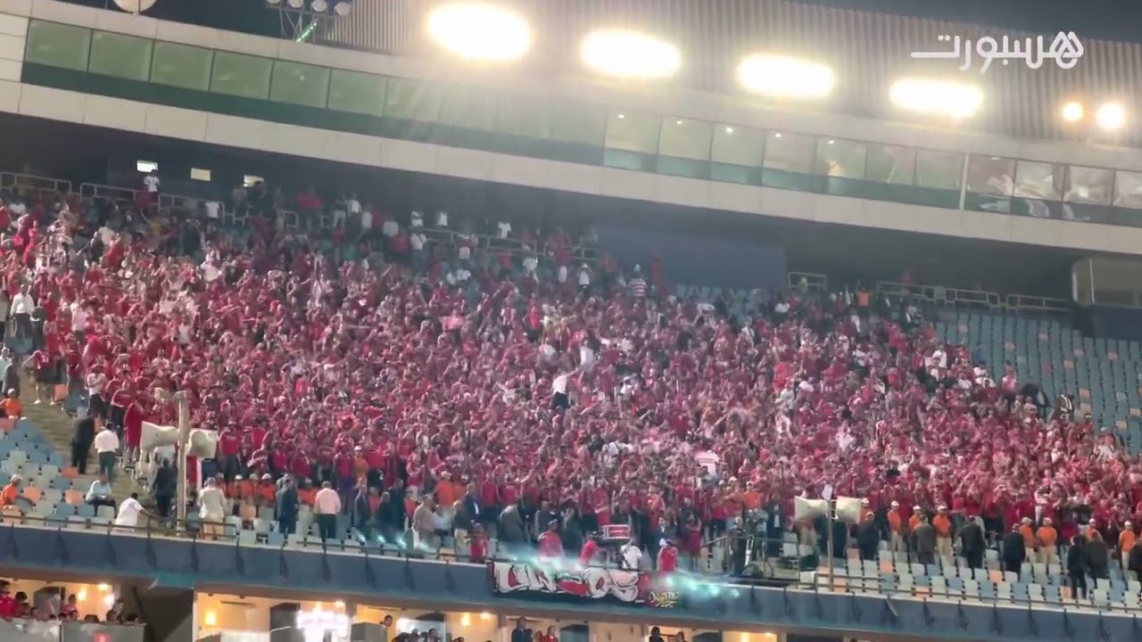 جماهير الوداد تسمع صوتها في ملعب القاهرة بأهازيج تزلزل المدرجات في نهائي دوري الأبطال
