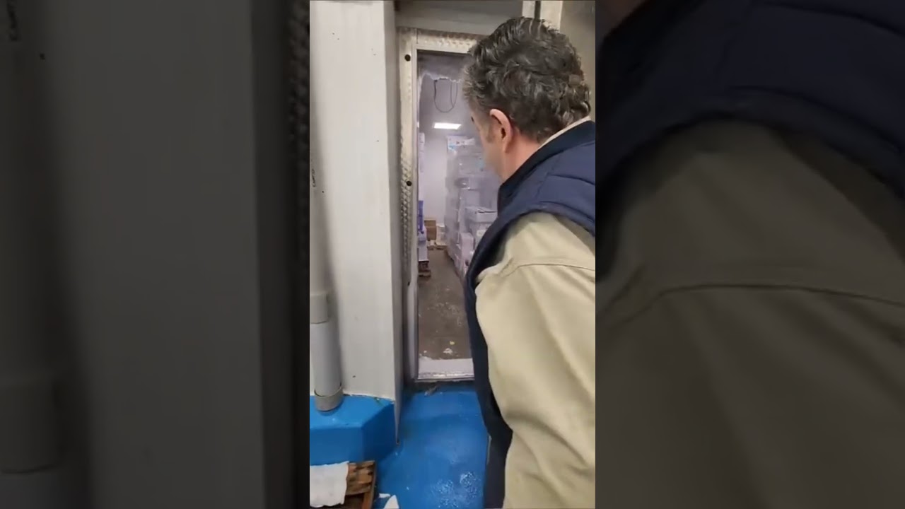 Από τις Κροκεές στο Σικάγο Οι αδερφοί Κώστας και Λούης Ψυχογιός πίσω από το Boston Fish Market. 