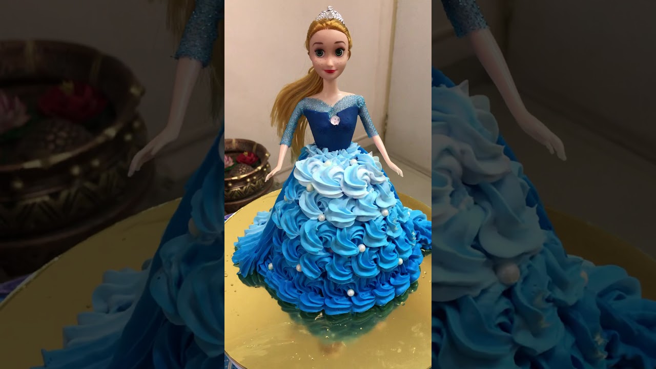 Frozen queen Elsa doll cake