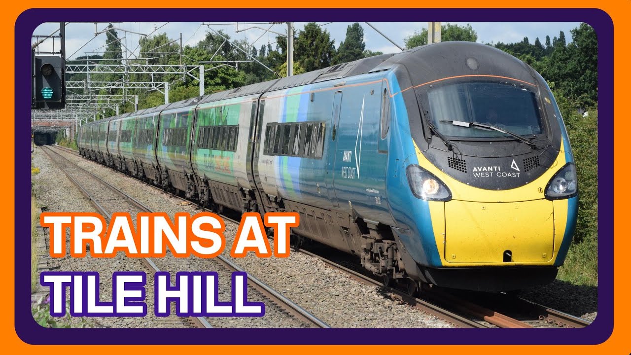 Trains at Tile Hill railway station (19/07/2023)
