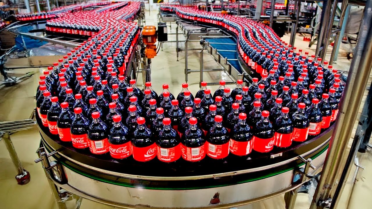 Come si Producono le Bottiglie di Plastica di COCA-COLA? 🍾