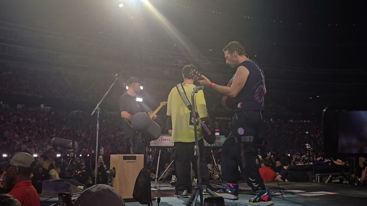 Coldplay - Don't Panic (Live at Gillette Stadium, Foxborough - July 16, 2025)