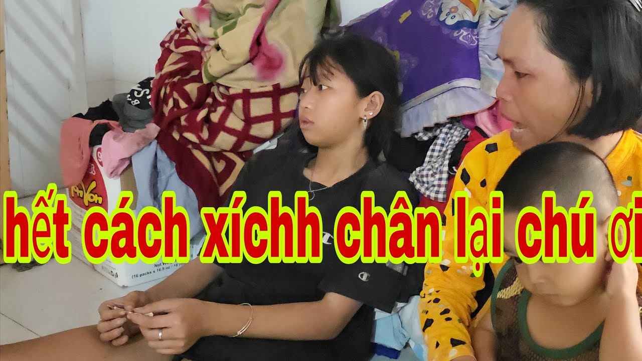 Mẹ khóc năn nỉ thiếu nữ 18t đi chơi không về nhà đánh xíchh chân thiếu nữ