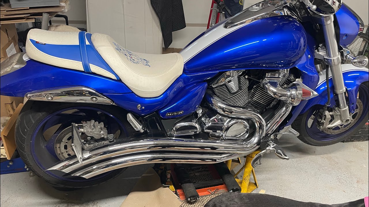 Part 1 2008 Suzuki boulevard M109R2 oil change