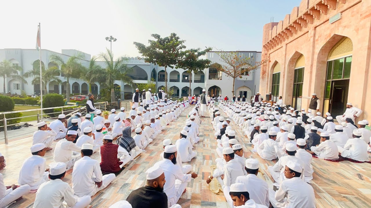 JAMIA ISLAMIA TALIMUL QURAN BIJAPUR ME 77th REPUBLIC DAY 
