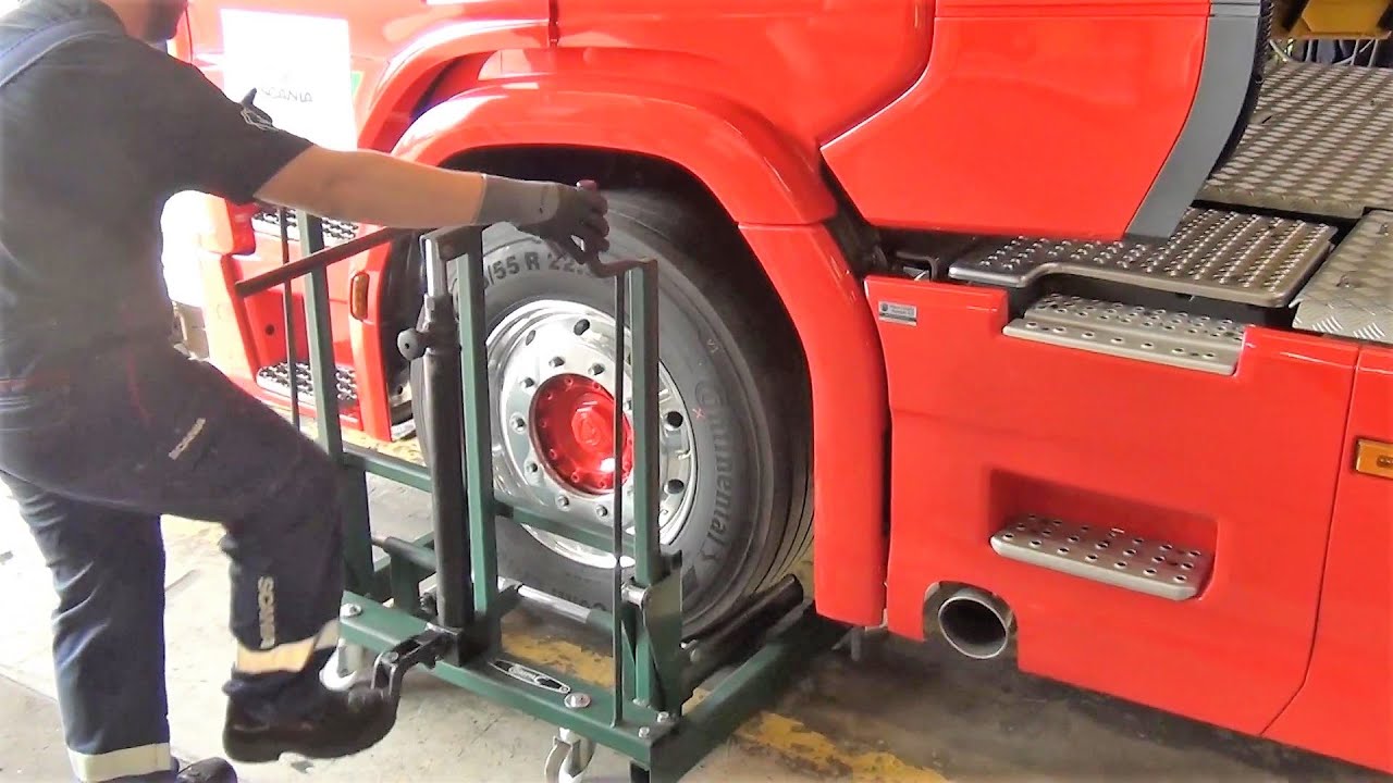 Wózek do kół autobusów i ciężarówek. Podnośnik do kół autobusów i ciężarówek. Compac WD500.