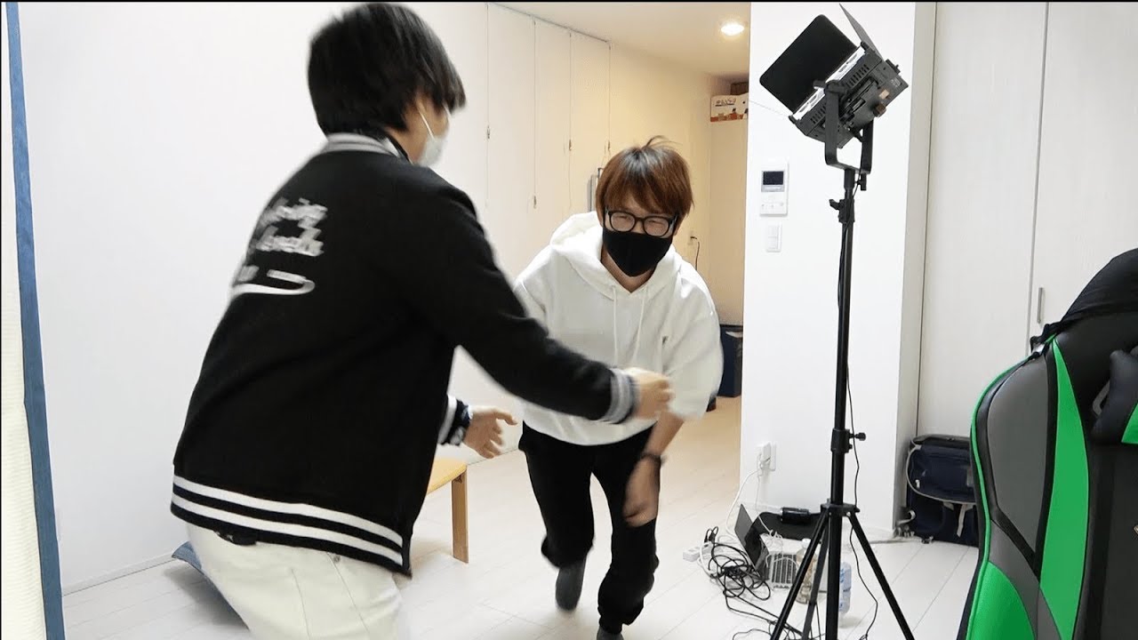 【久々だよ！】急いでるタカシにイタズラするK！