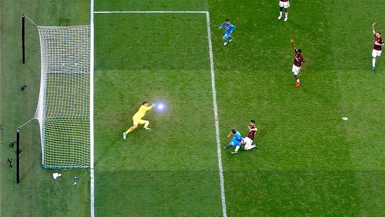Gianluigi Donnarumma - Crazy Saves Show - 2018