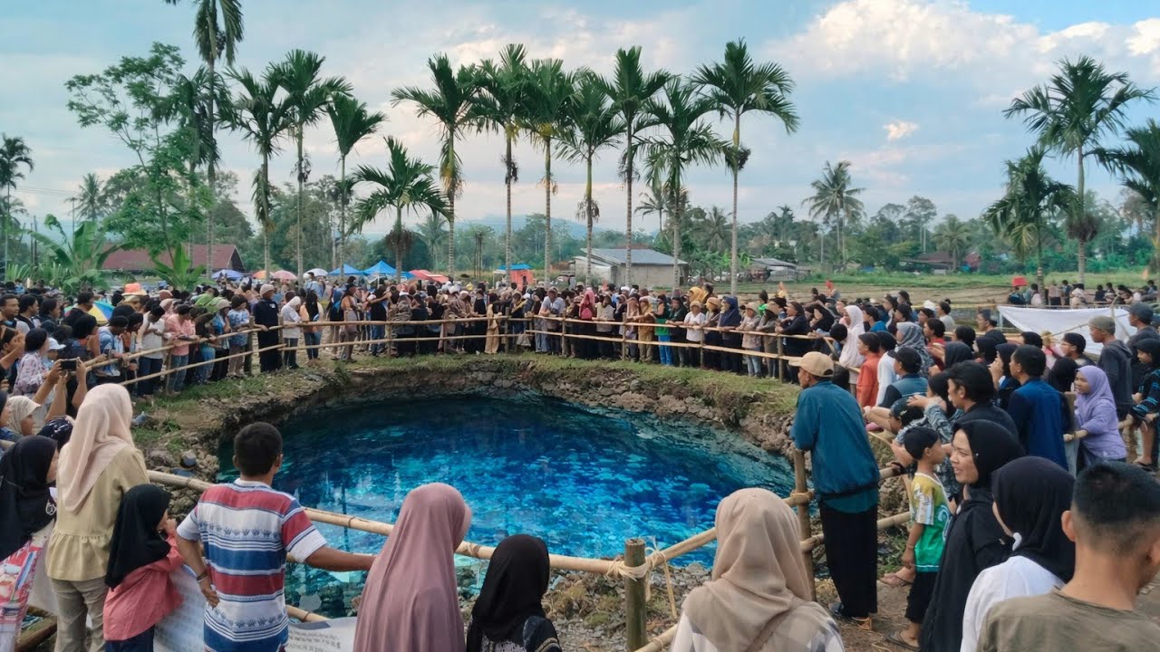 AKSES MENUJU SINKHOLE VIRAL SITUJUAH BATUA MACET,WARGA BERDUYUN MELIHAT FENOMENA ALAM MISTERIUS INI
