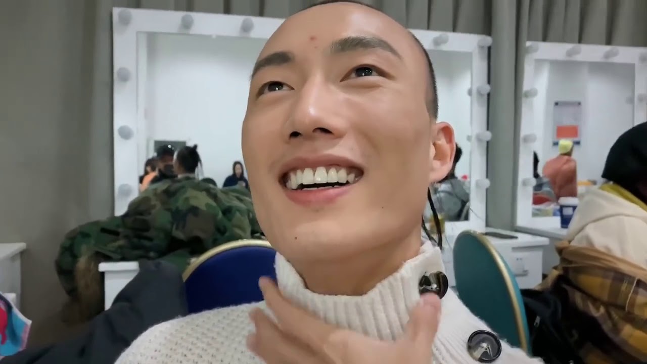Dancer LuoTian  粉絲福利！李响撩衣服 练舞的人是不是都有八块腹肌呢？｜舞者羅天Vlog