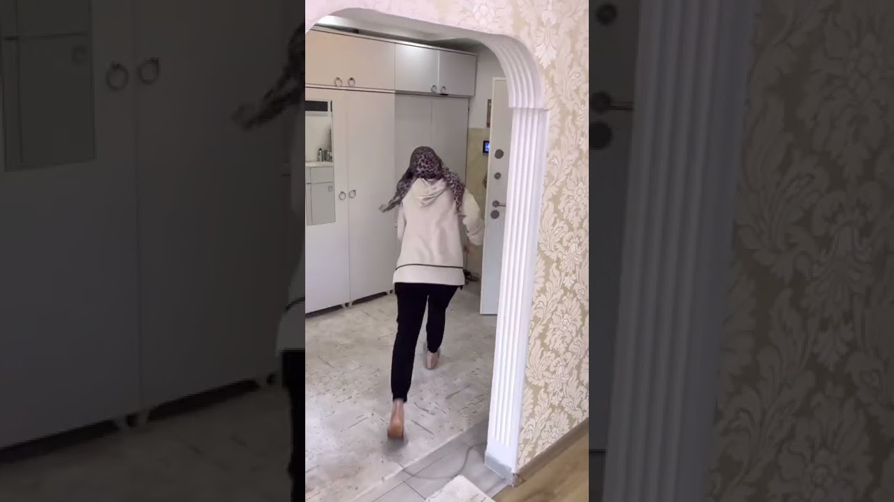 الزوج والزوجه والحشري ابن حماها عم يعلم الشب على حبيبتو سكتشات مضحكه ||جوليا ومحمد ديمو