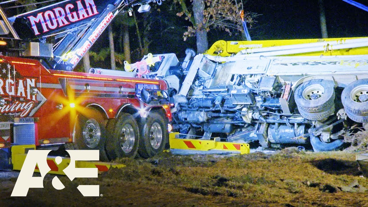 Overturned 10 Wheeler Requires Excavator to Tow | Hustle & Tow | A&E