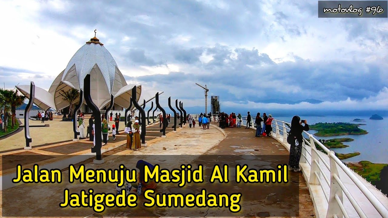 Jalan Menuju Masjid Al Kamil Jatigede Sumedang Jawa Barat