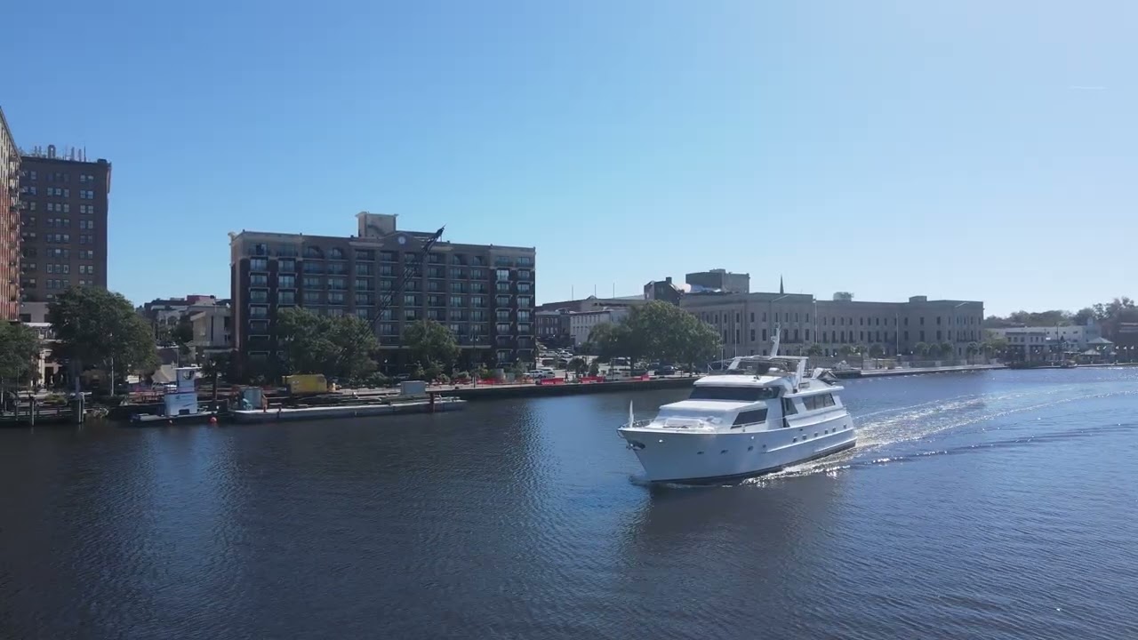 FOR SALE: 1989 Broward 85' Raised Pilothouse