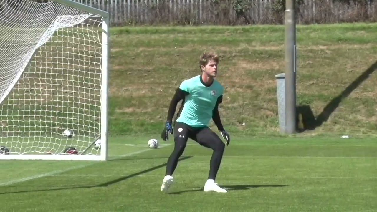 Barnsley F.C. | Goalkeeper Training | Shot Stopping
