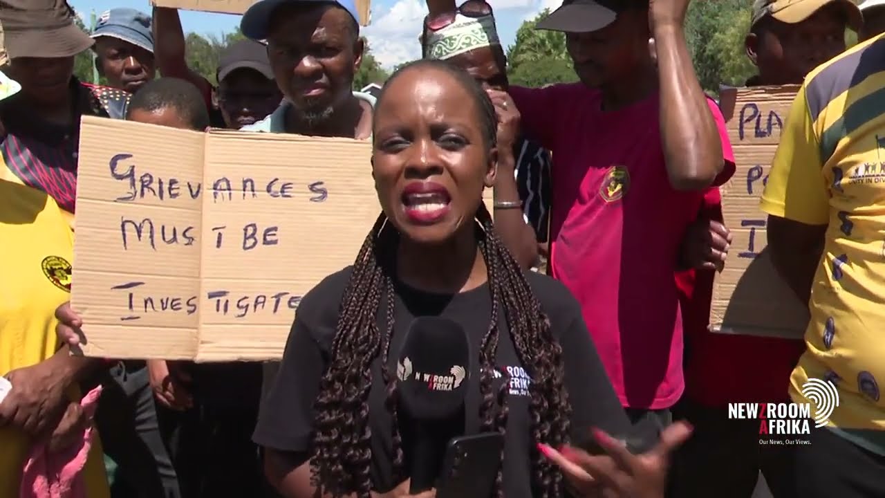 Municipal workers demand outstanding salaries